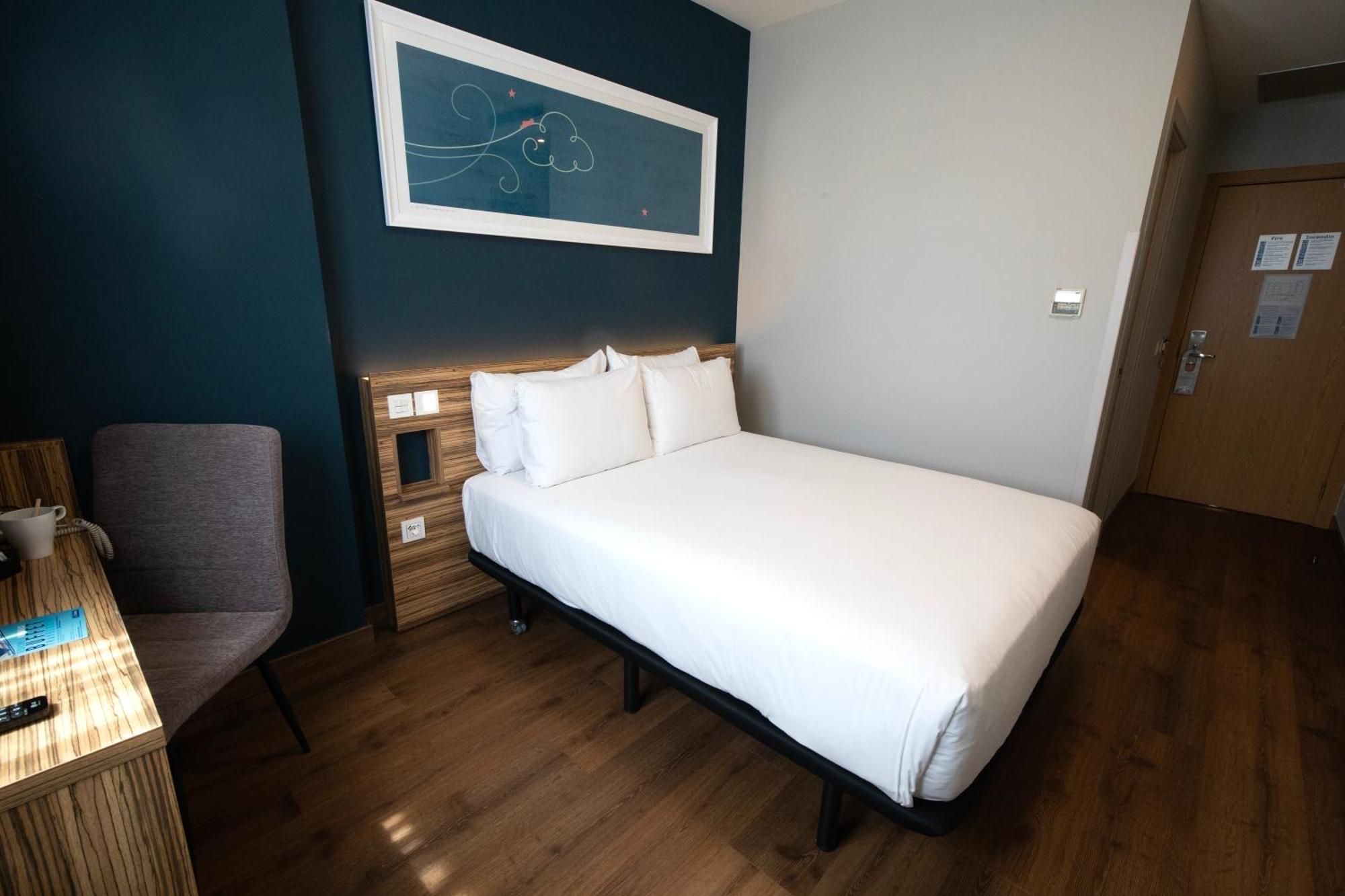 Travelodge Madrid Alcalá Quarto foto
